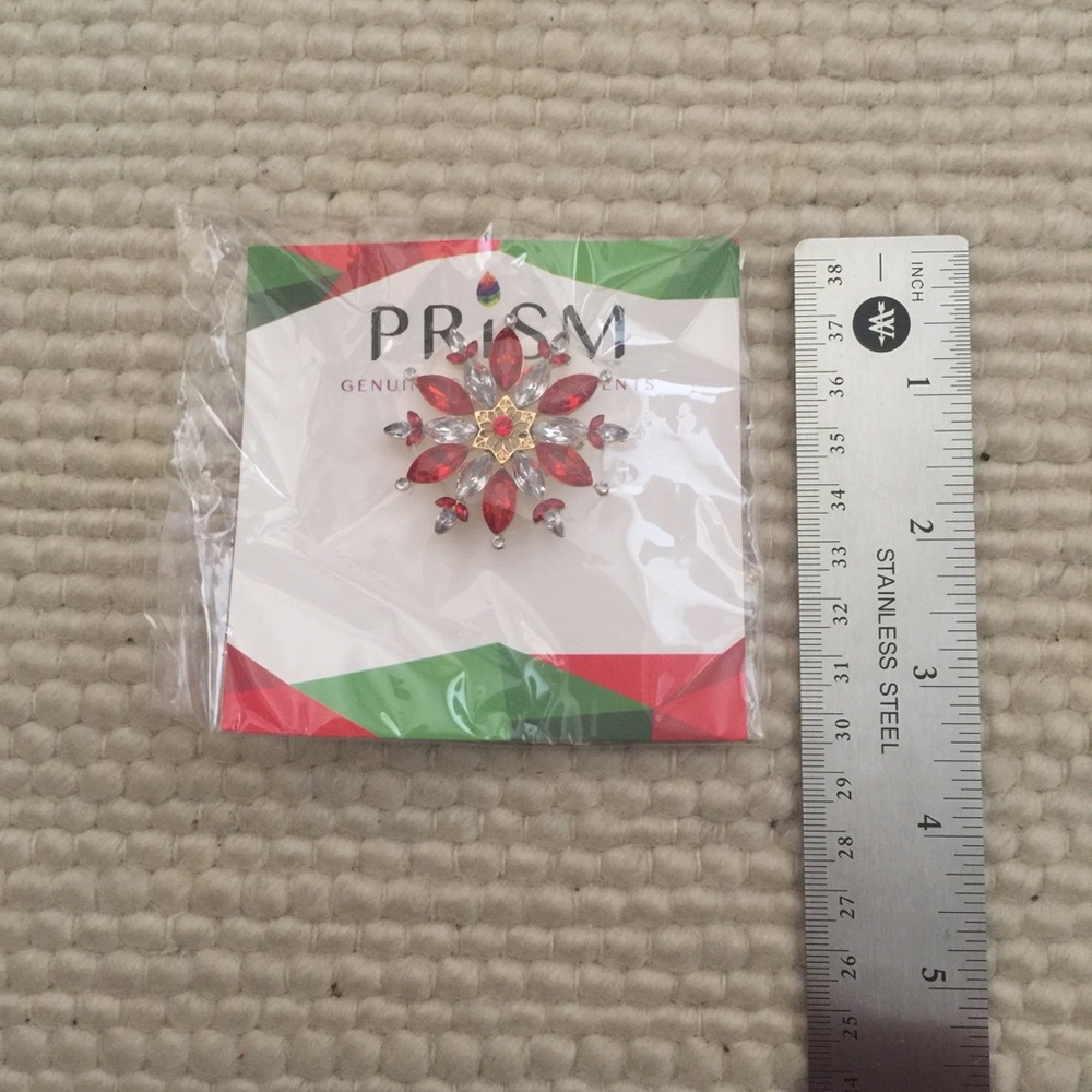 PRiSM Crystal Brooch 🌺